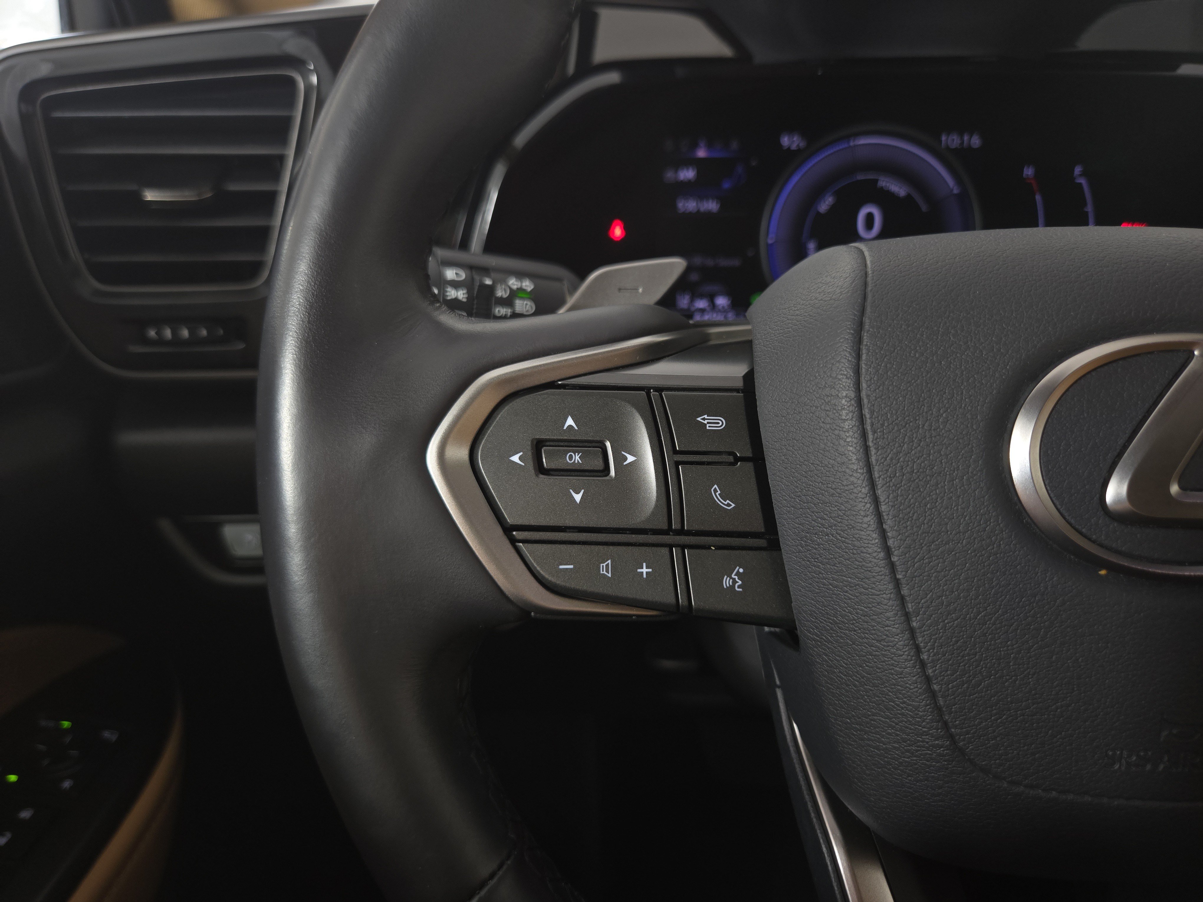 Used 2025 Lexus NX 350h AWD image 16