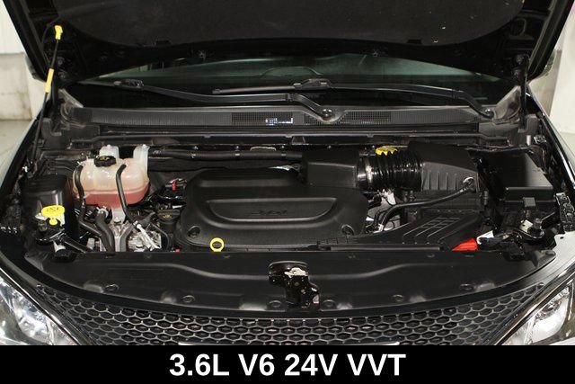 Used 2020 Chrysler Pacifica Touring-L Plus w/ Tire & Wheel Group FWD image 3