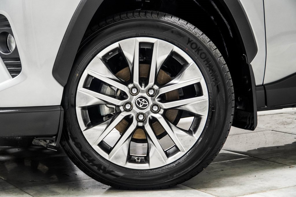 Used 2019 Toyota RAV4 Limited image 3