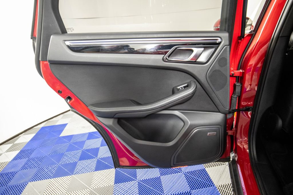 Used 2024 Porsche Macan Premium Package Plus w/ Premium Plus Package image 14