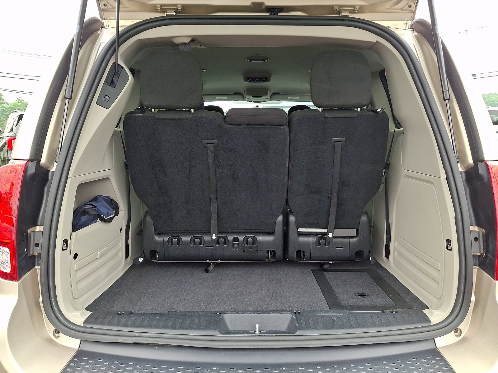 Used 2015 Dodge Grand Caravan SXT w/ Rear Park Assist Package FWD image 27
