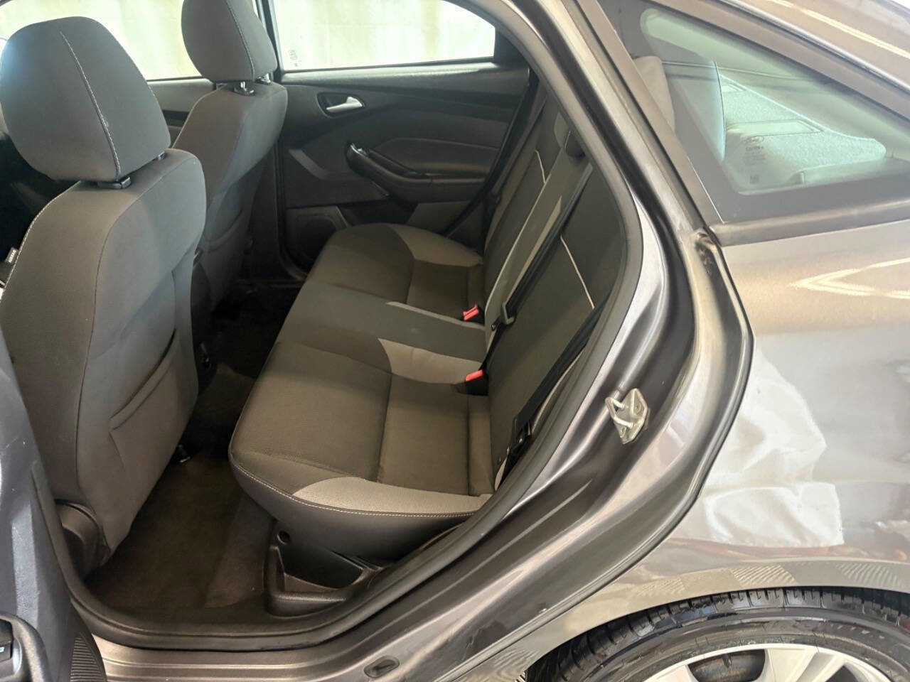 Used 2014 Ford Focus SE w/ SE Winter Package image 23