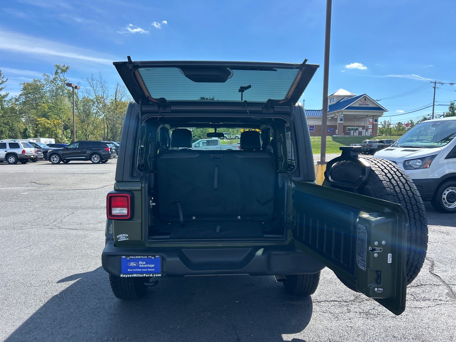 Used 2023 Jeep Wrangler Sport AWD/4WD image 9