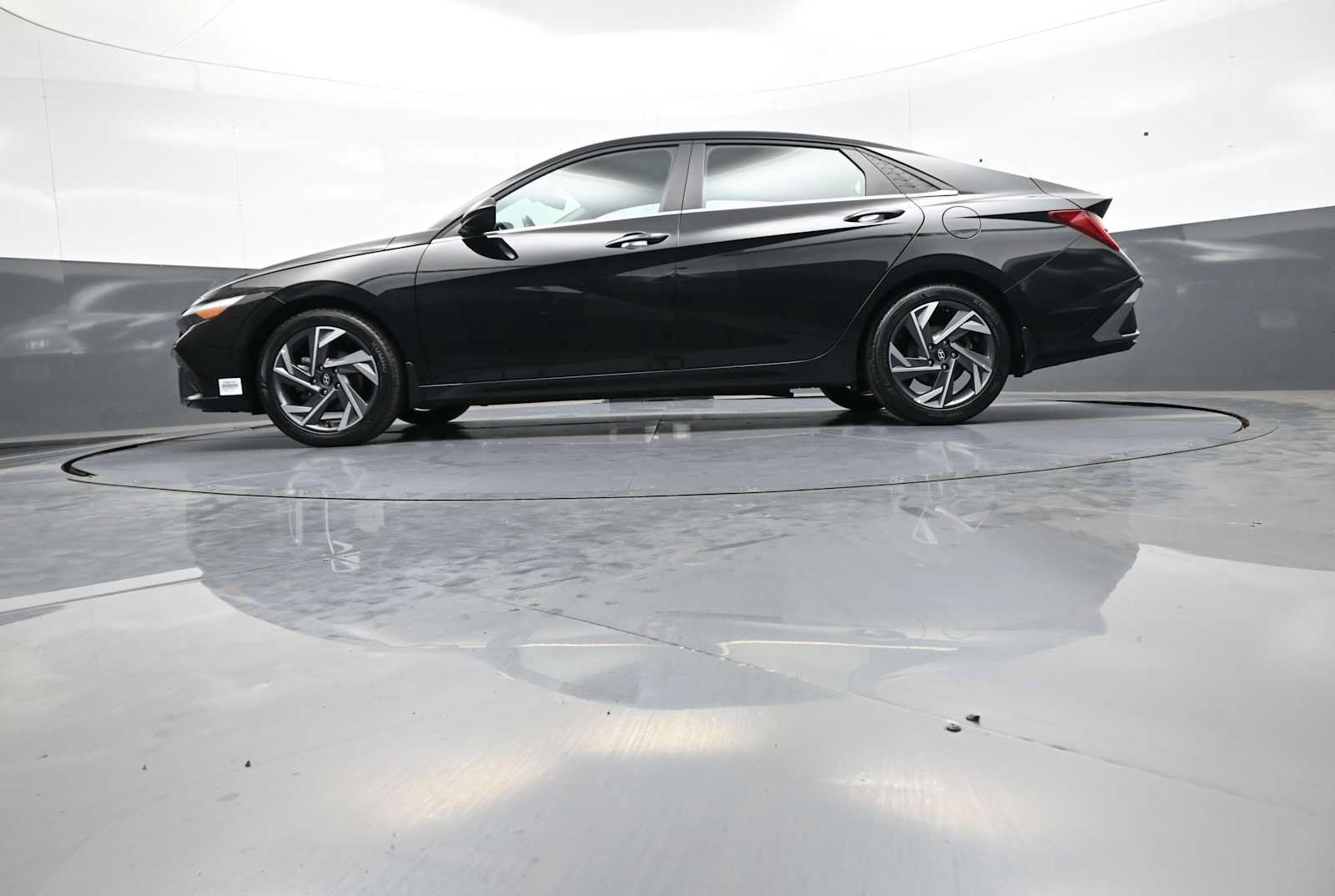 Certified 2024 Hyundai Elantra SEL w/ Convenience Package FWD image 46