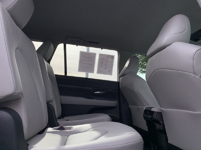 Used 2026 Toyota Grand Highlander XLE FWD image 34