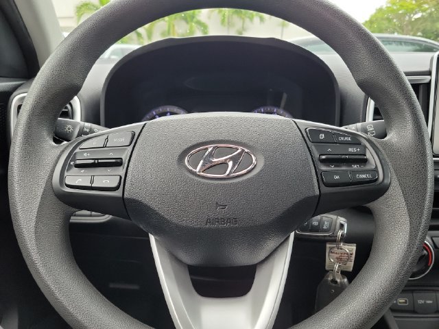 Used 2022 Hyundai Venue SE FWD image 18