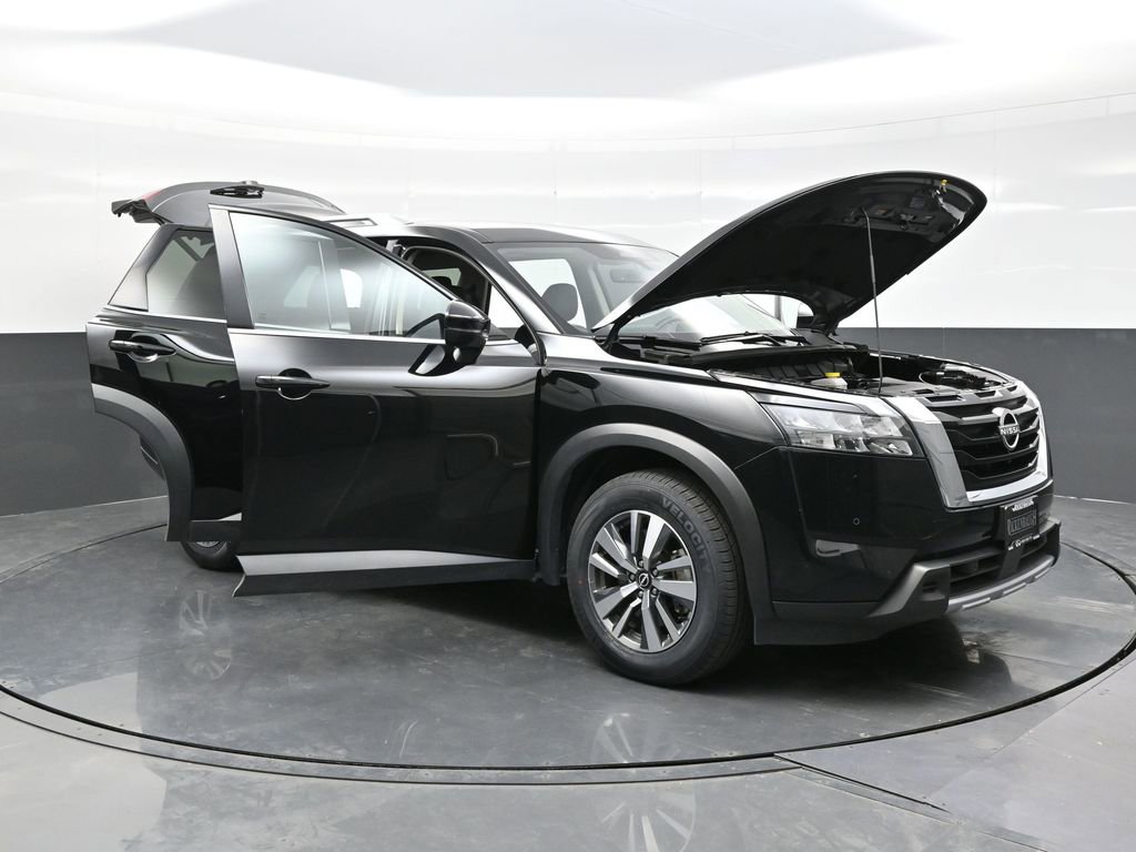 Used 2025 Nissan Pathfinder SL image 54