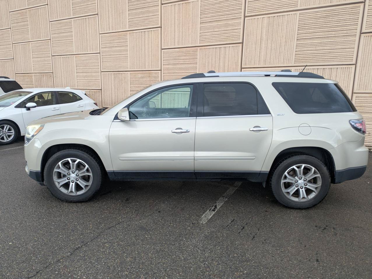 Used 2015 GMC Acadia SLT w/ Open Road Package AWD/4WD image 2