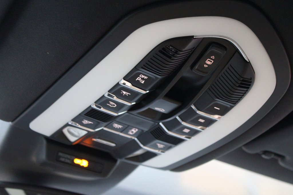 Used 2018 Porsche Macan image 30