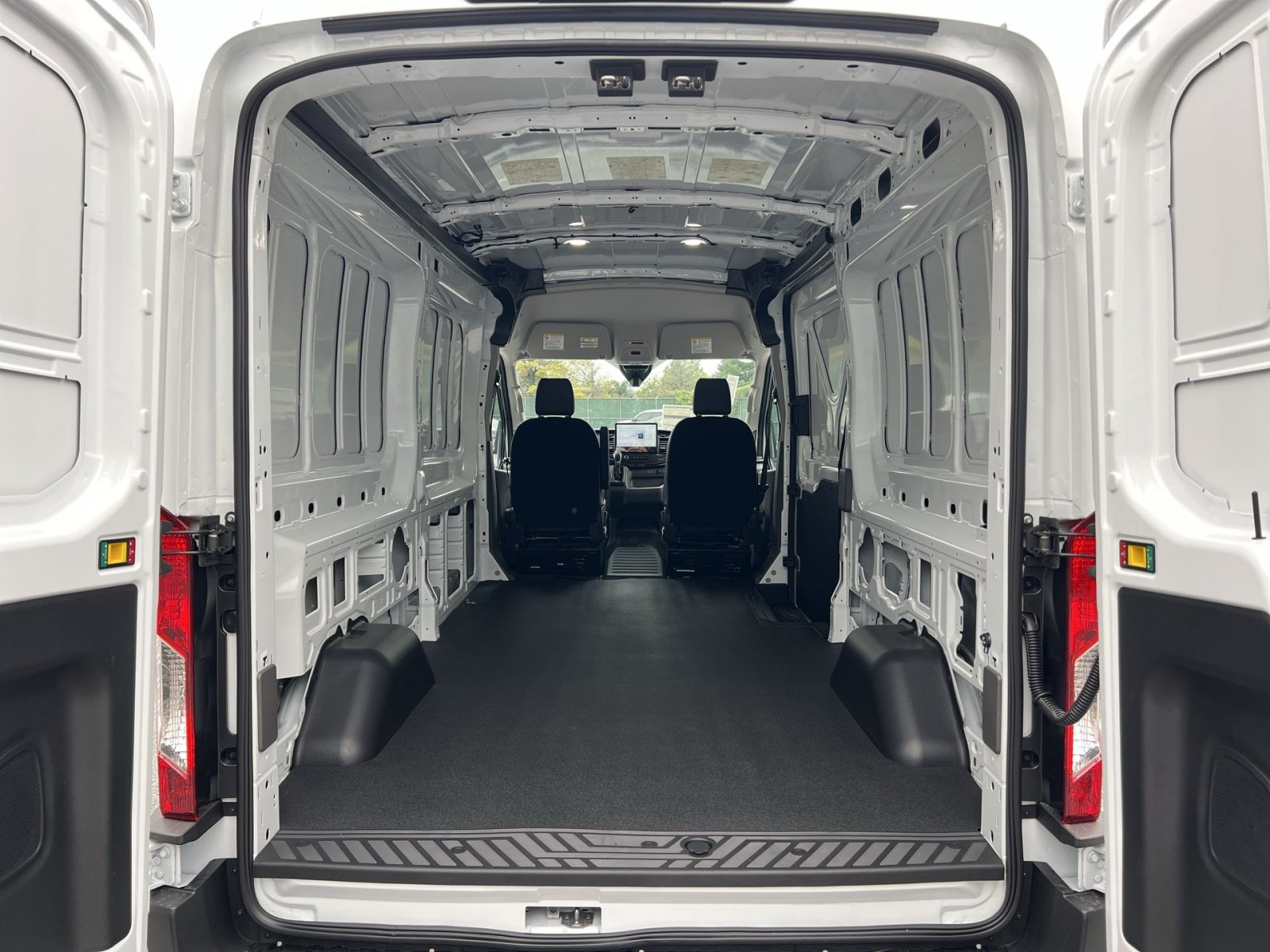 New 2027 Ford Transit 250 148 Medium Roof RWD image 24