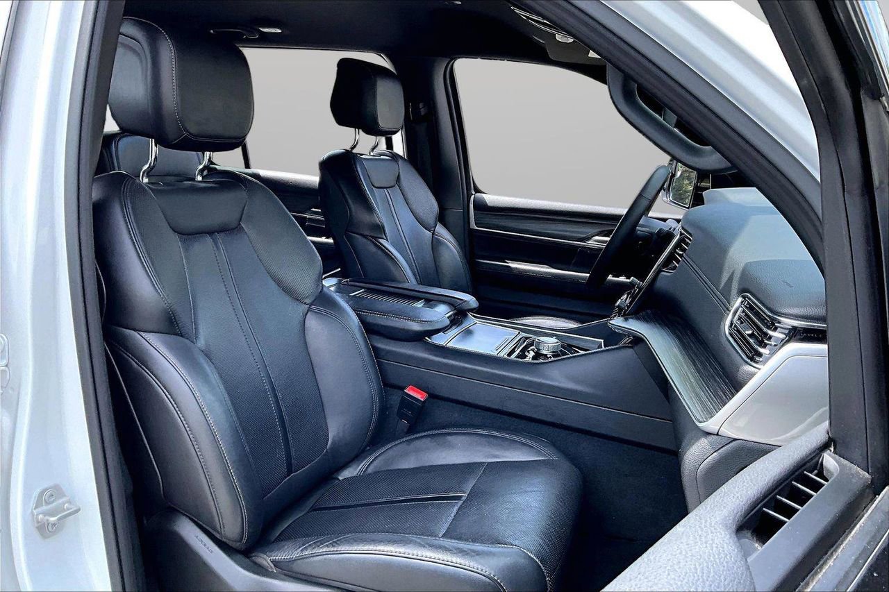 Certified 2024 Jeep Wagoneer Series II w/ Flexible Seating Group AWD/4WD image 23
