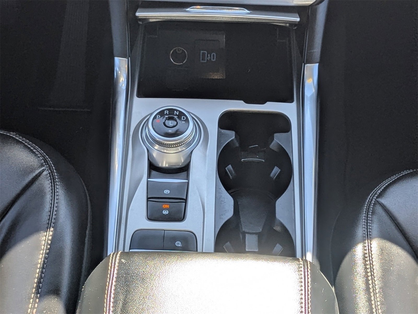 Used 2022 Ford Explorer XLT w/ Equipment Group 202A image 21