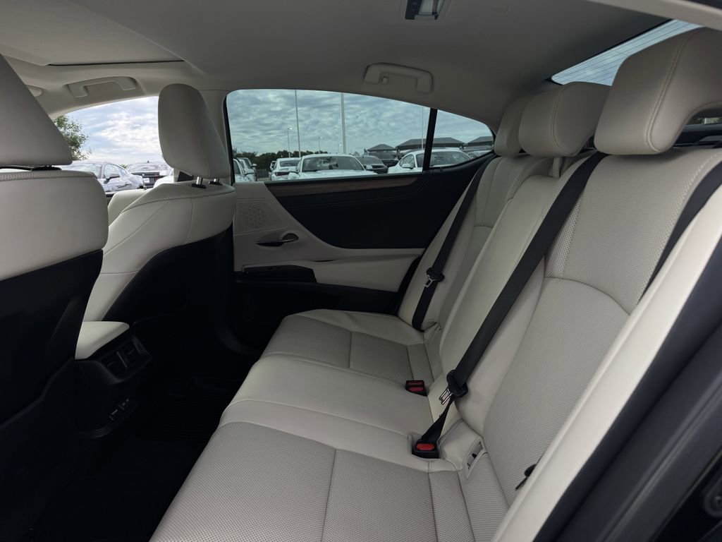 Used 2024 Lexus ES 300h w/ Premium Package FWD image 23