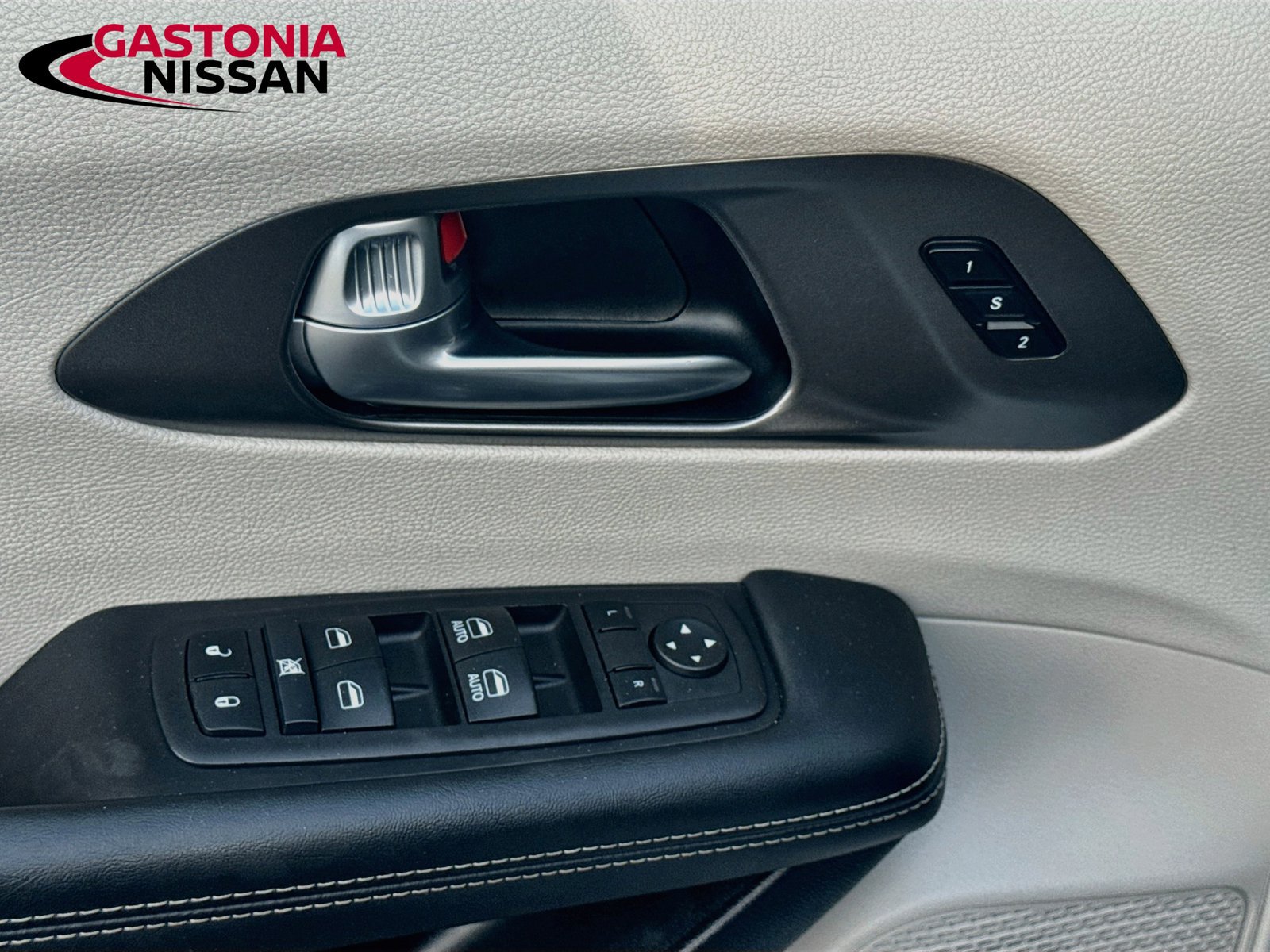 Used 2024 Chrysler Pacifica Touring-L FWD image 22