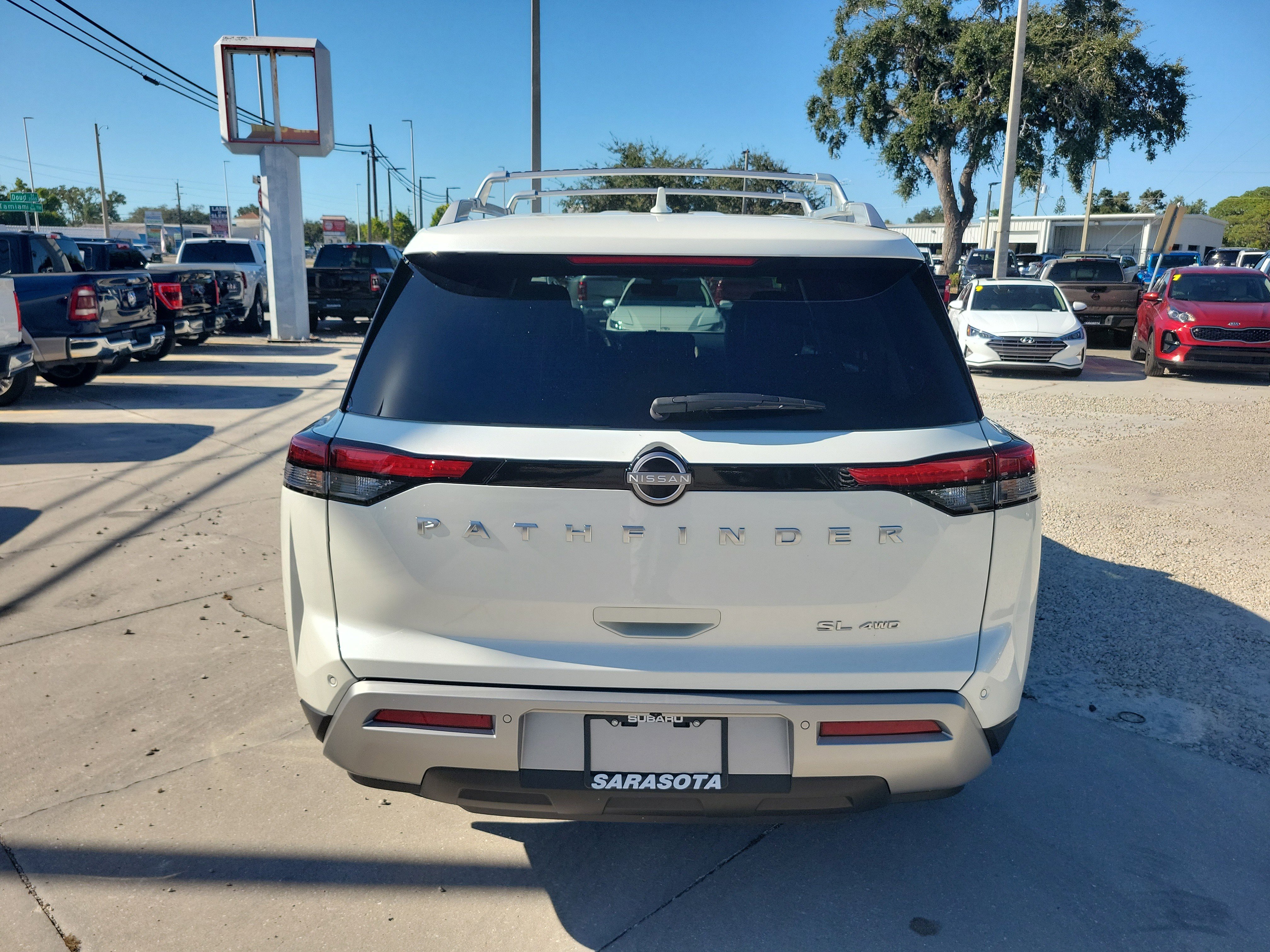 Used 2024 Nissan Pathfinder SL image 5