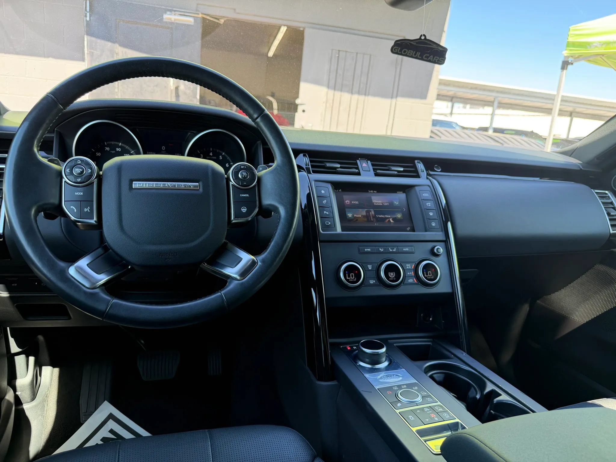 Used 2017 Land Rover Discovery SE AWD/4WD image 24