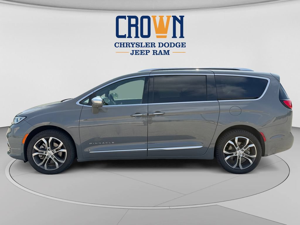 Used 2022 Chrysler Pacifica Pinnacle AWD/4WD image 6