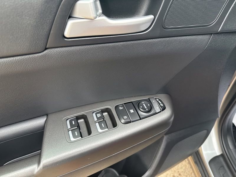 Used 2020 Kia Sportage S image 21