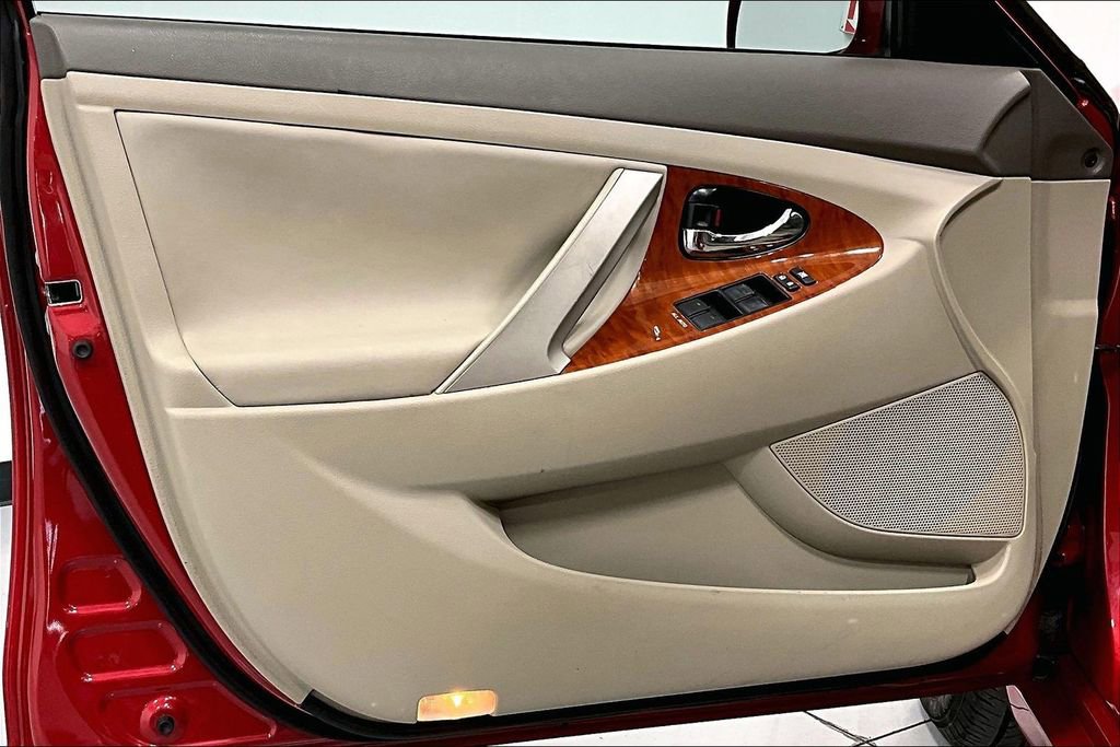 Used 2011 Toyota Camry XLE w/ XLE Extra-Value Pkg #2 image 21