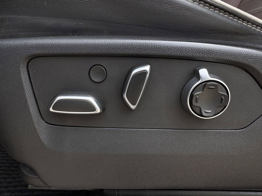 Used 2024 GMC Sierra 3500 Denali Ultimate image 27