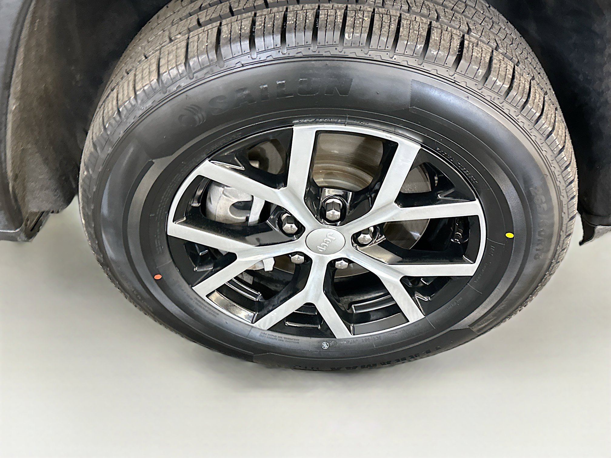 Used 2024 Jeep Grand Cherokee L Limited w/ Luxury Tech Group II image 11