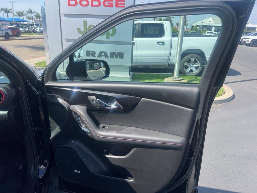 Used 2025 Chevrolet Blazer RS image 32