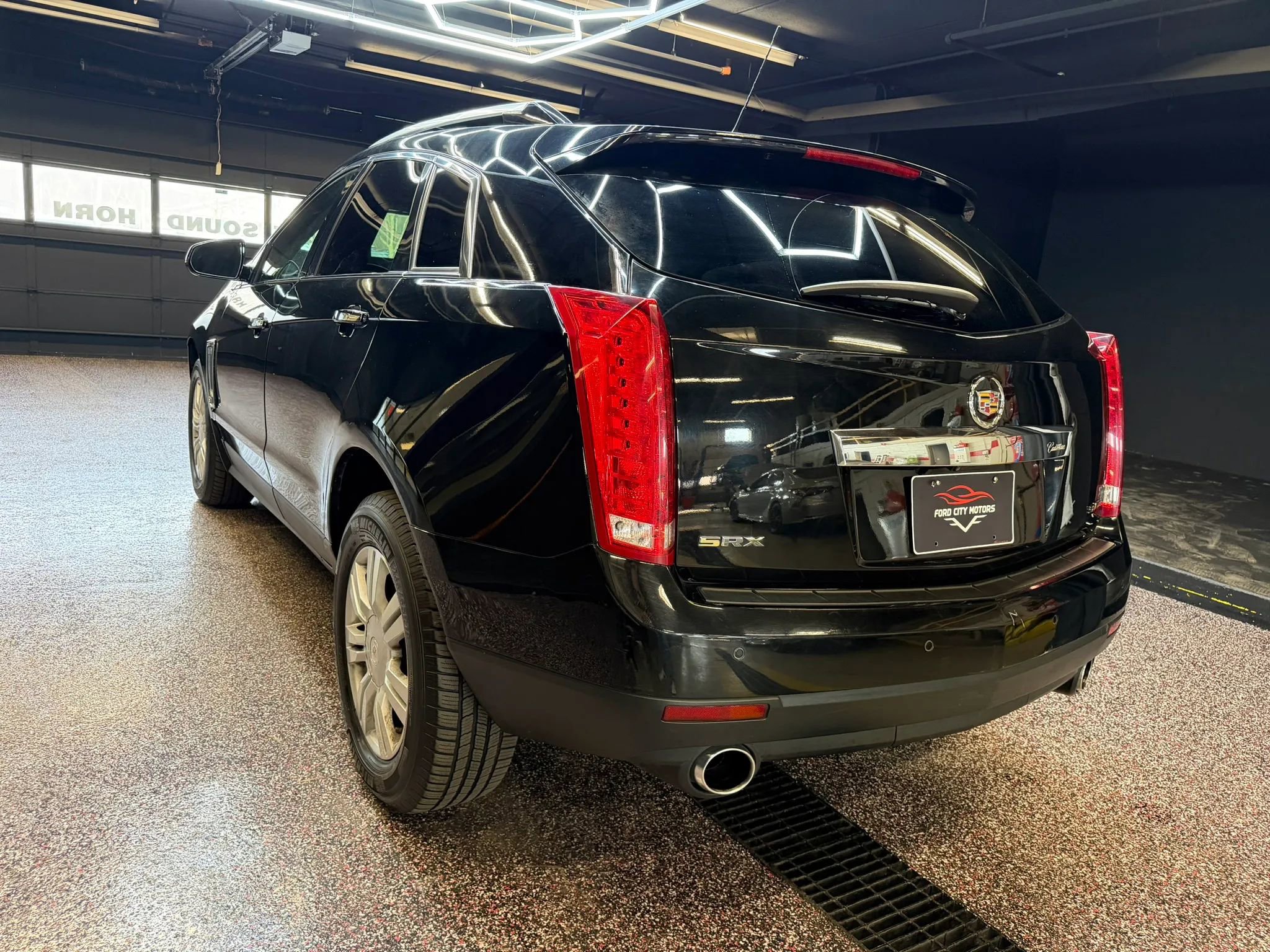 Used 2016 Cadillac SRX Luxury w/ Driver Awareness Package image 5