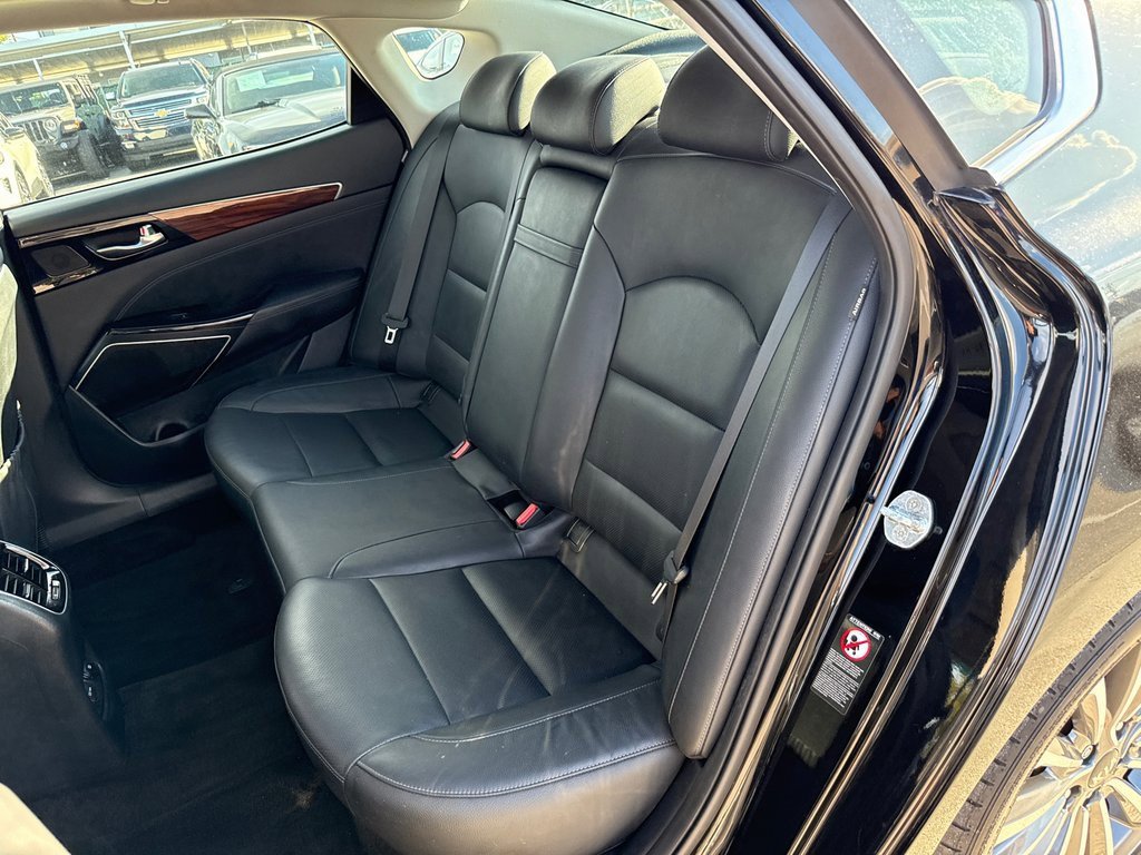 Used 2017 Kia Cadenza Premium w/ Luxury Package image 12