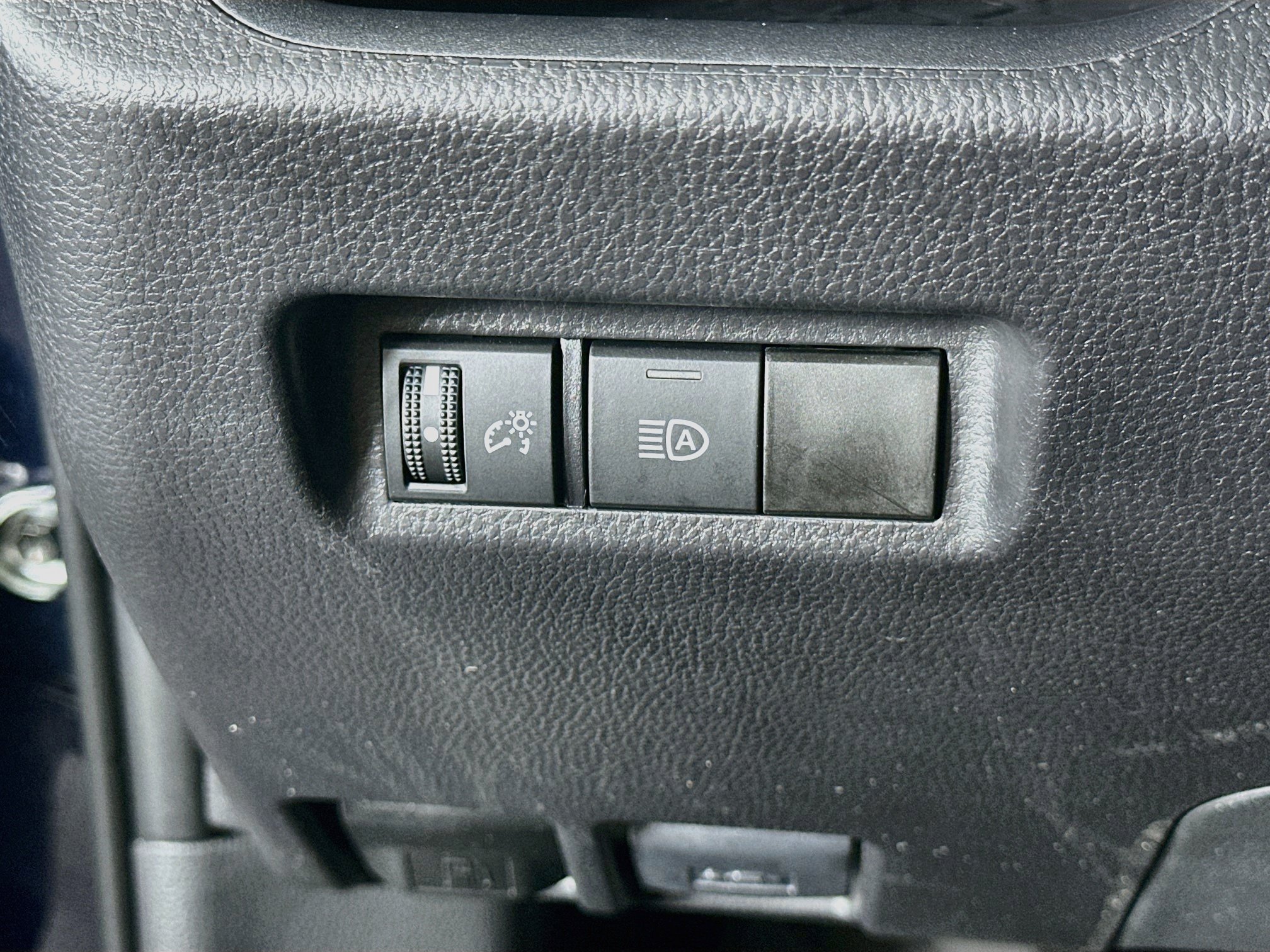 Used 2025 Toyota RAV4 XLE AWD/4WD image 17