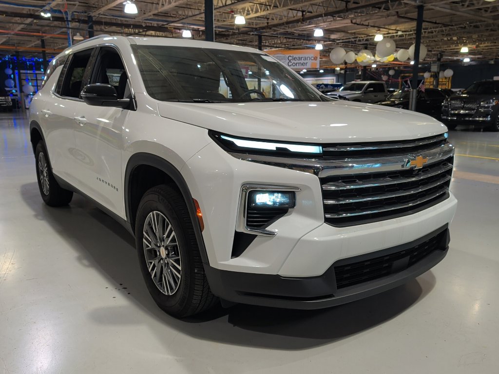 Used 2026 Chevrolet Traverse LT FWD image 7
