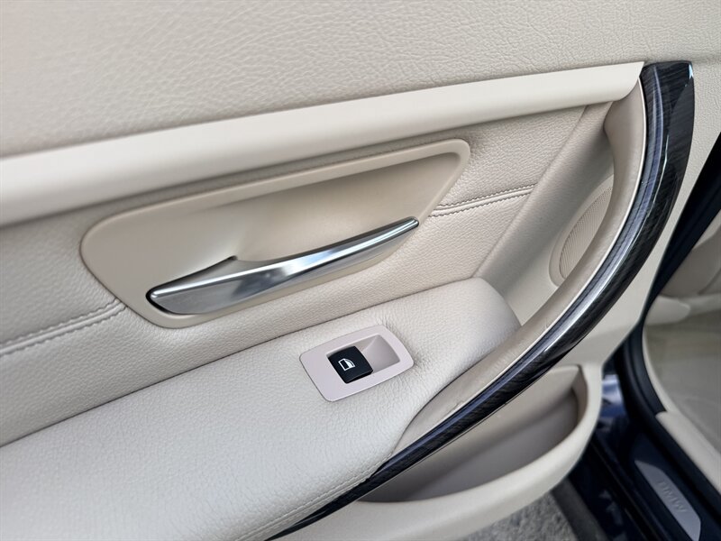 Used 2012 BMW 328i Sedan RWD image 24