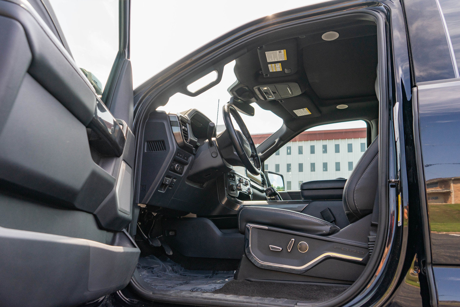 Used 2022 Ford F150 Lariat w/ Equipment Group 502A High AWD/4WD image 11