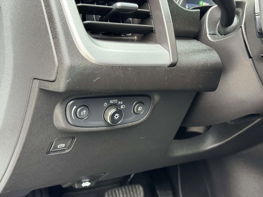 Used 2024 GMC Terrain SLT image 9