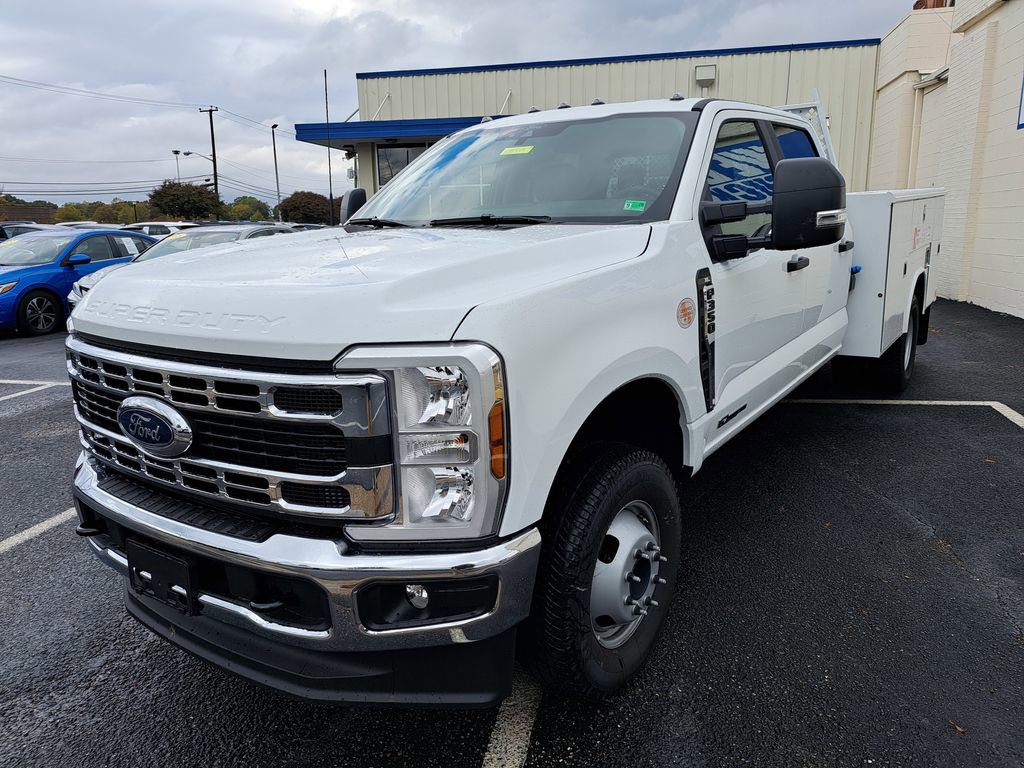 New 2025 Ford F350 XL w/ XL Chrome Package image 3