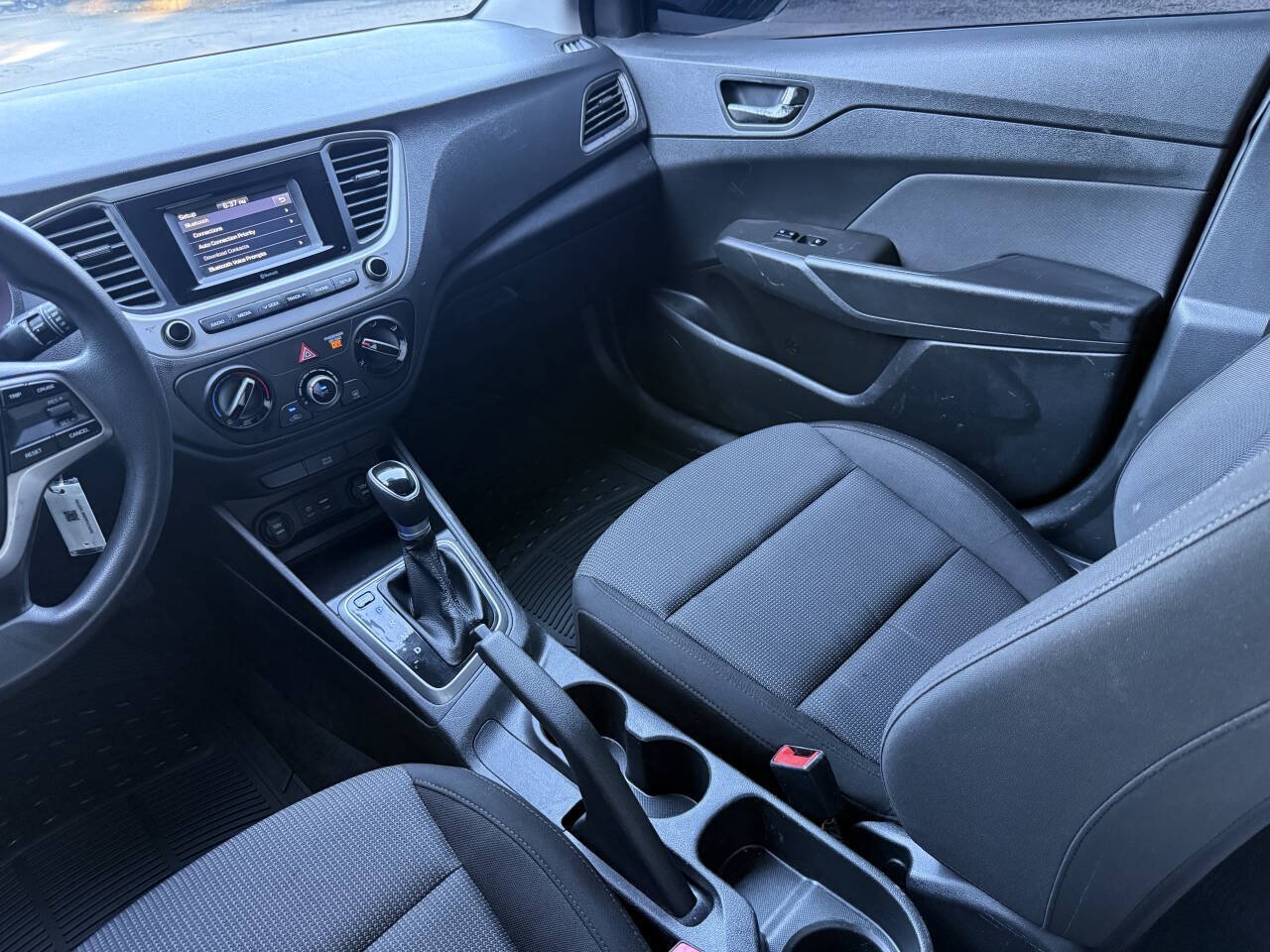 Used 2022 Hyundai Accent SE FWD image 11