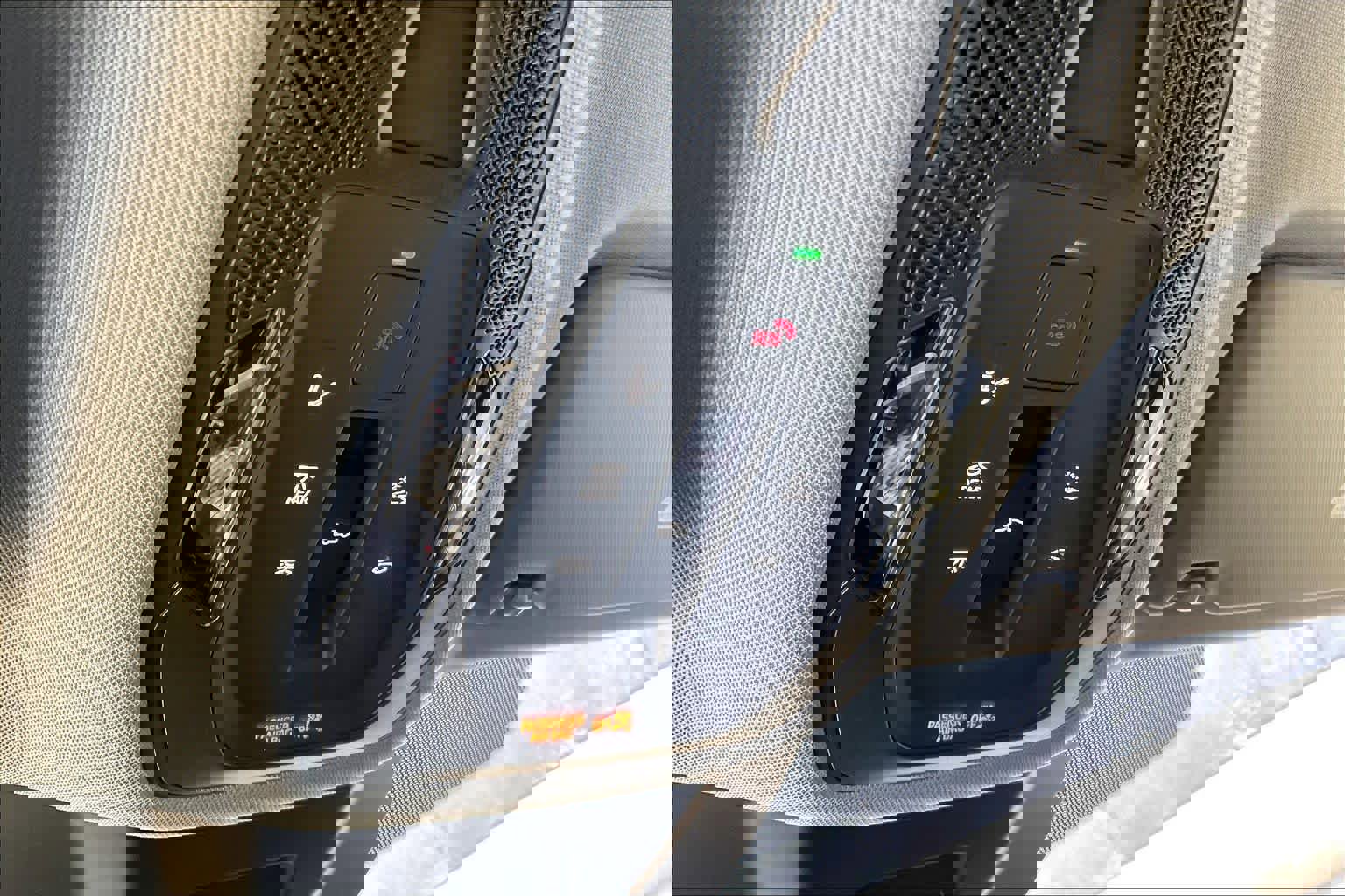 Used 2025 Audi Q5 Premium w/ Convenience Package image 31