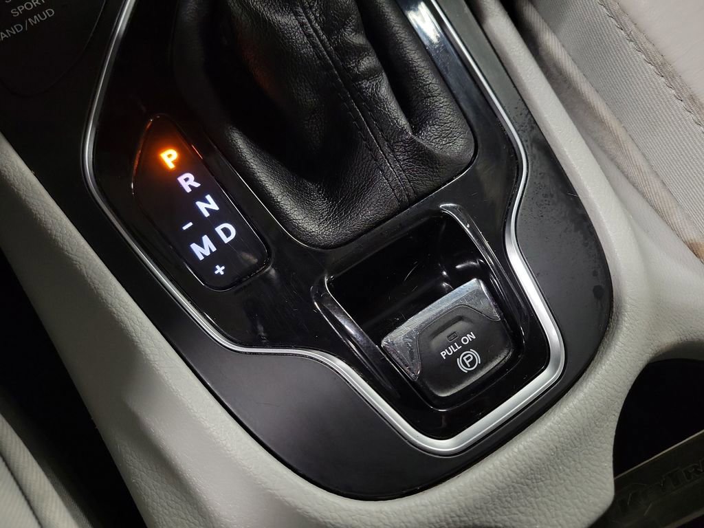 Used 2020 Jeep Cherokee Limited w/ Technology Group image 16