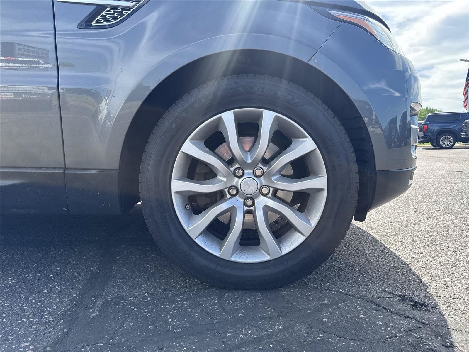 Used 2015 Land Rover Range Rover Sport HSE AWD/4WD image 9