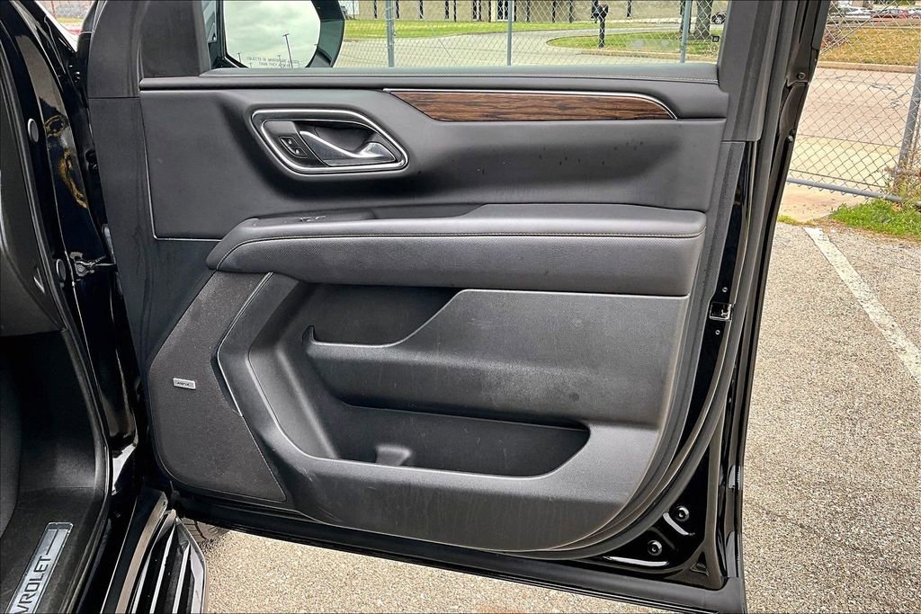 Used 2024 Chevrolet Suburban Premier AWD/4WD image 24