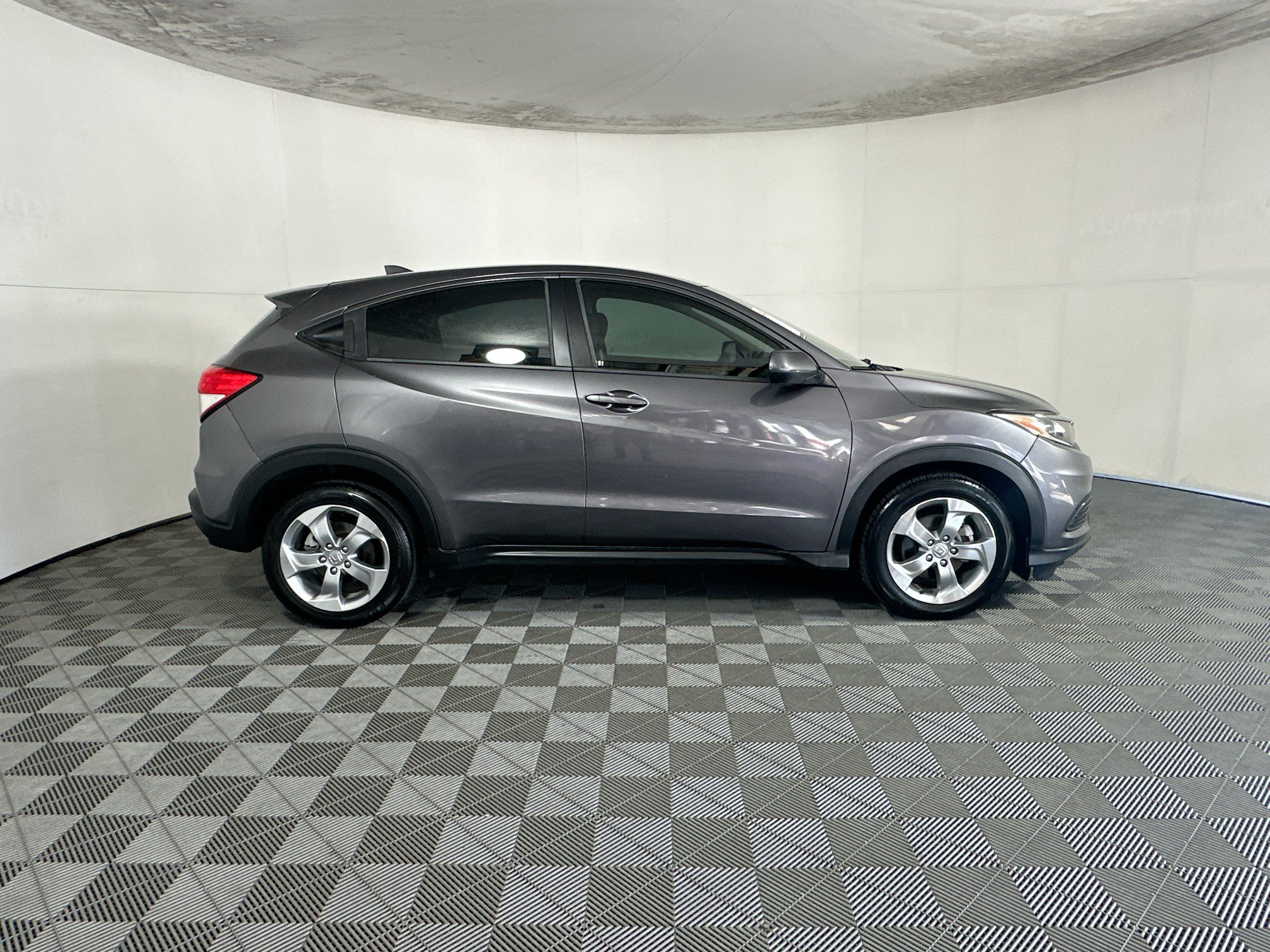 Used 2021 Honda HR-V LX image 2