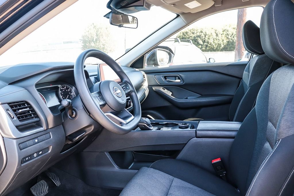 Used 2024 Nissan Rogue SV image 19