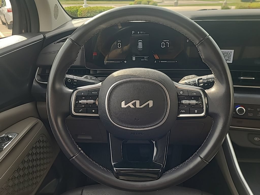 Certified 2025 Kia Carnival FWD image 17