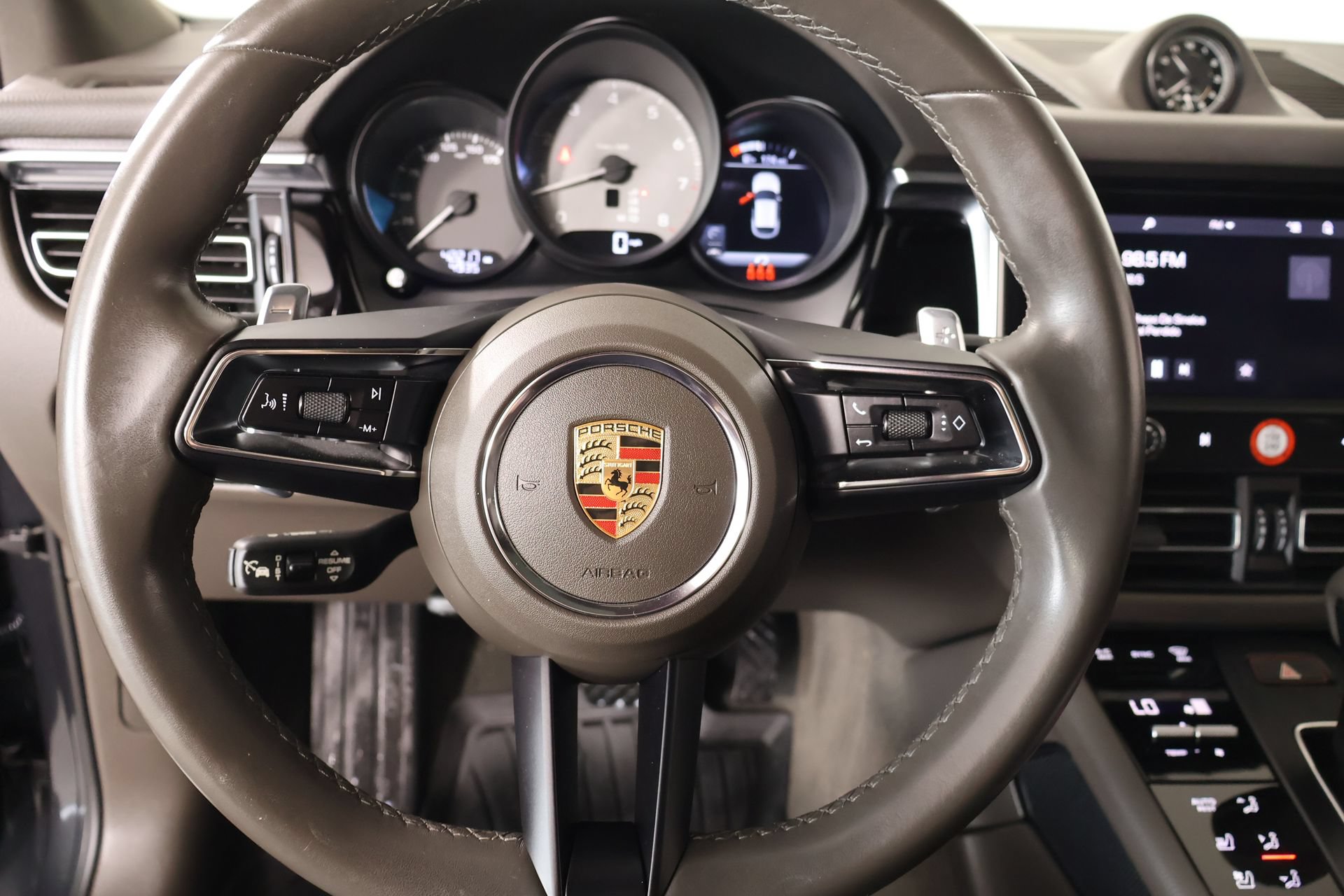 Used 2023 Porsche Macan S AWD/4WD image 3