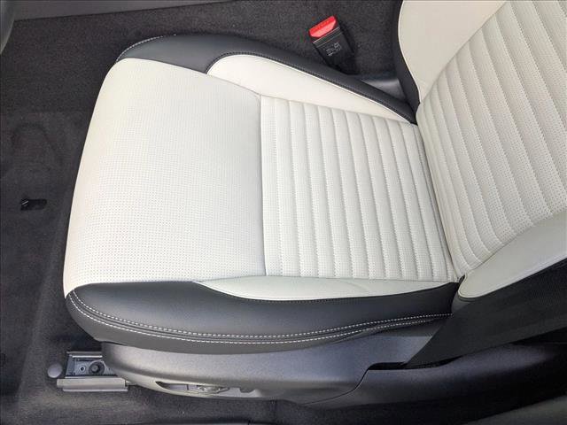 New 2025 Land Rover Discovery Sport Dynamic SE image 4