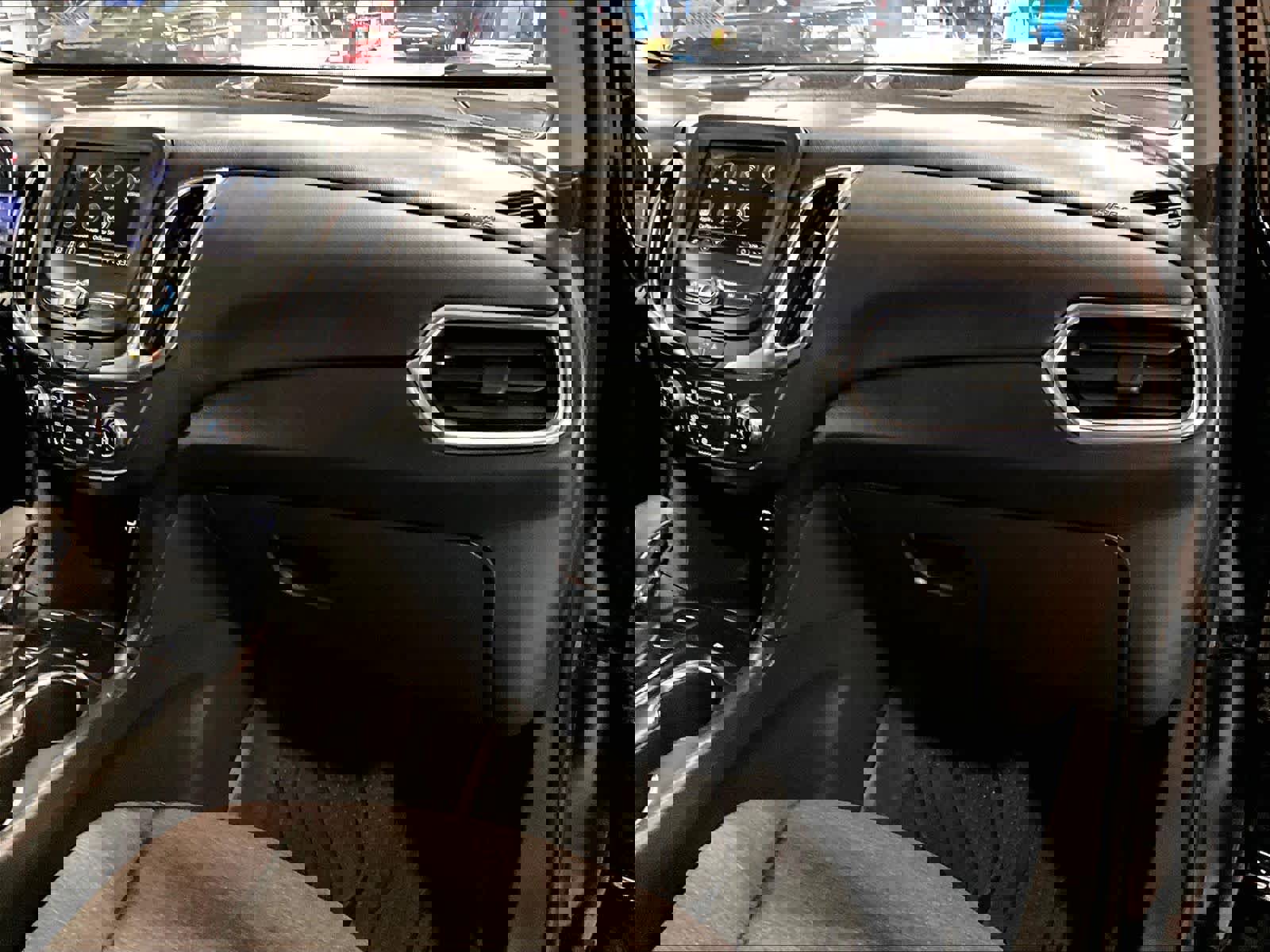 Used 2023 Chevrolet Equinox LT image 12