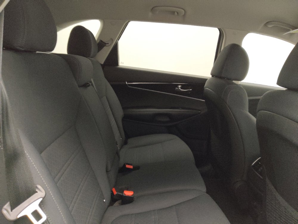 Used 2019 Kia Sorento LX image 19