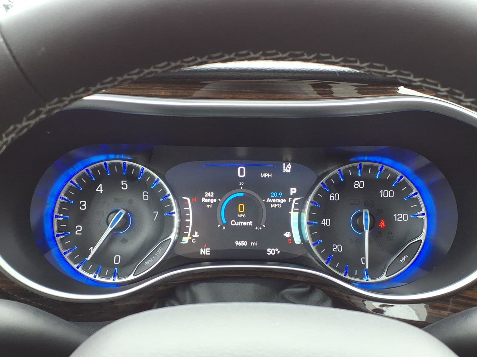 Used 2024 Chrysler Pacifica Limited image 18