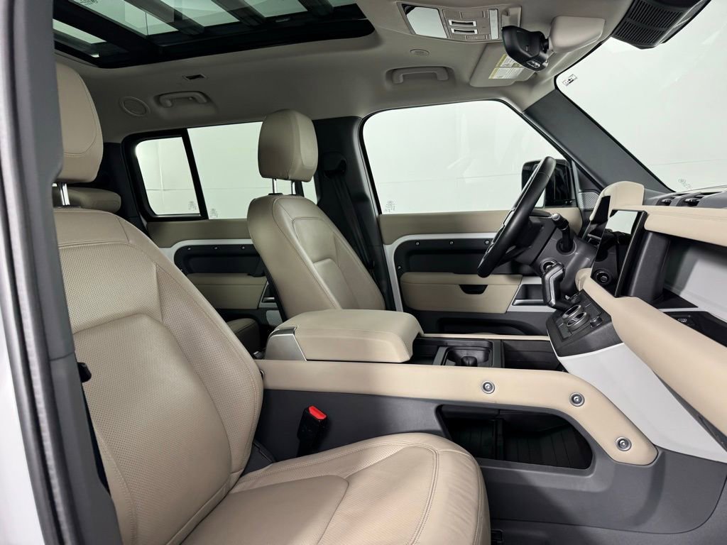 Used 2024 Land Rover Defender 130 S image 32