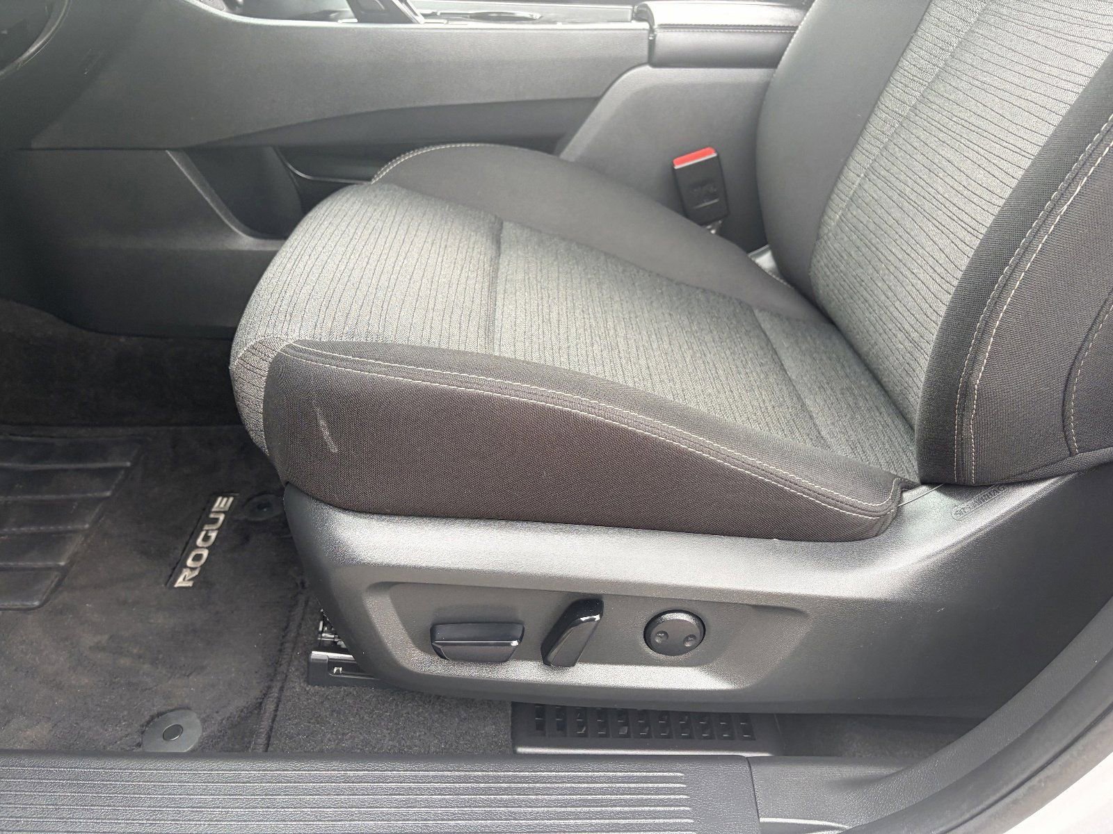 Certified 2023 Nissan Rogue SV image 22