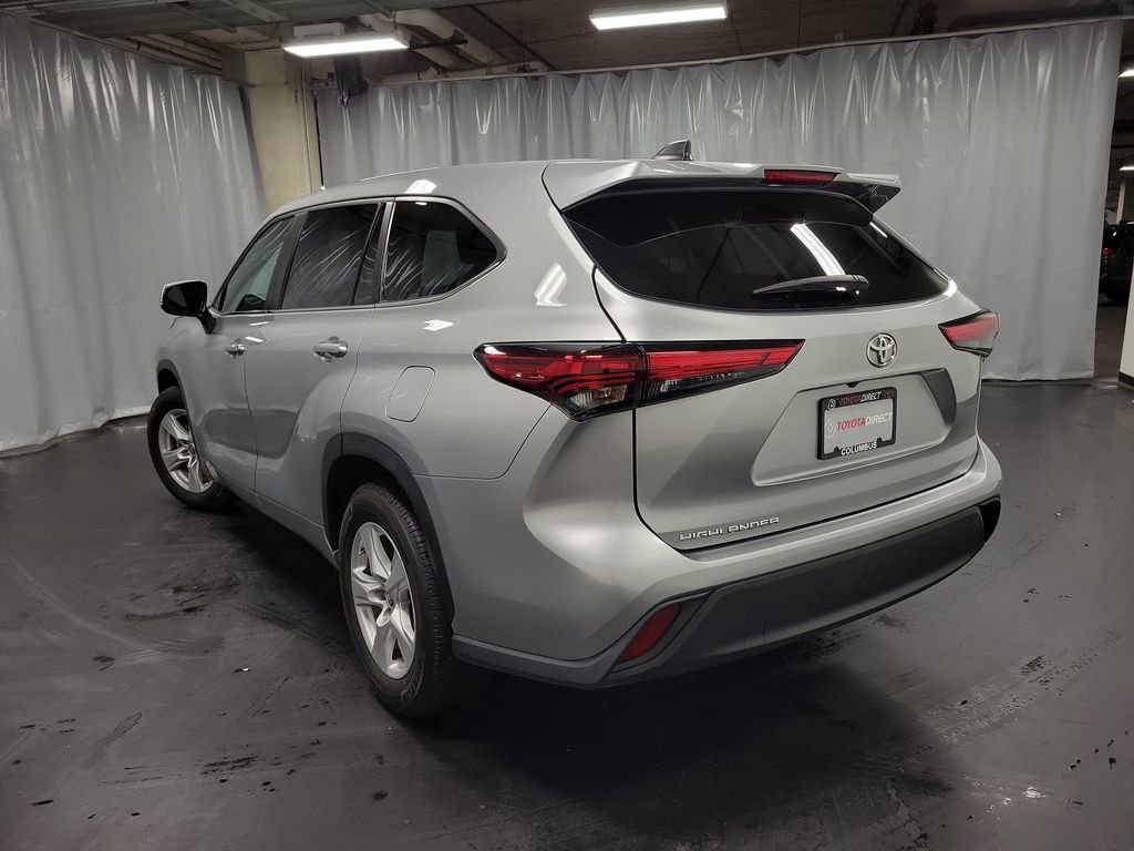 Used 2023 Toyota Highlander L image 6